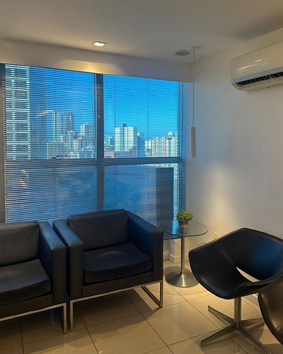 Ambiente de espera com vista para Fortaleza